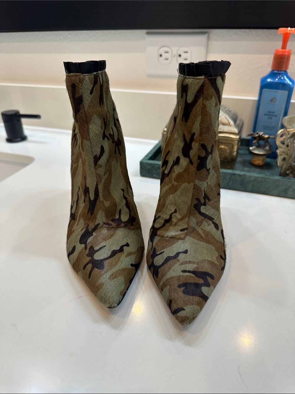 Women's Camouflage Pointed-Toe Ankle Boots - Camo